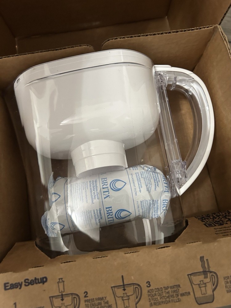 Brita Metro 6-Cup Water Filter Pitcher with SmartLight Filter Indicator - White