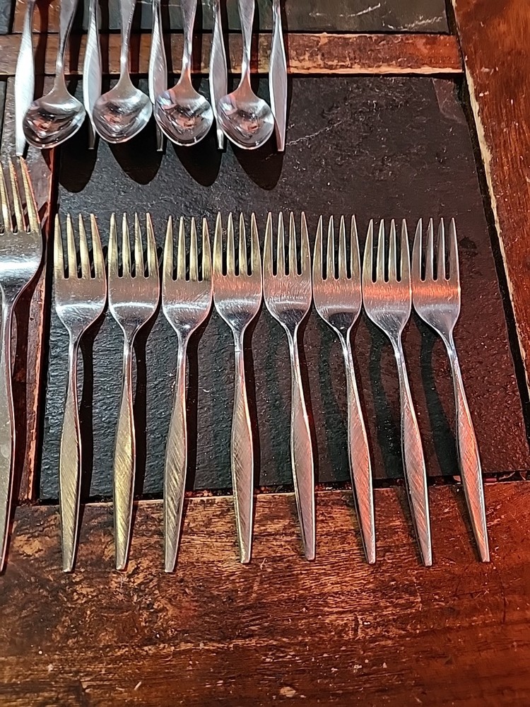 Oneida Windrift Stainless Flatware Set 29 Pc.
