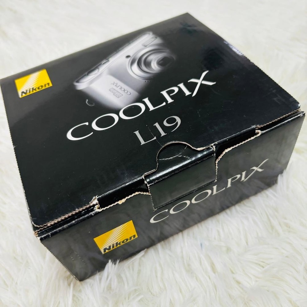 Nikon COOLPIX L19 Compact Digital Camera