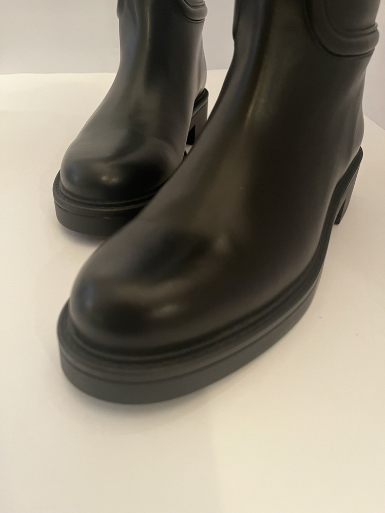 Stuart Weitzman Boots 8