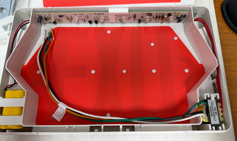 👀 NEW THOMAS & BETTS PLASTIC SELF POWERED RED LED EXIT SIGN QLXN500RN