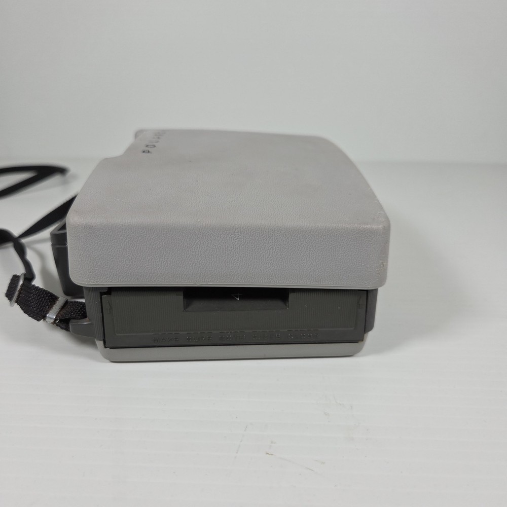 Vintage Polaroid Automatic 210 Land Camera with Model 268 Flash - Untested