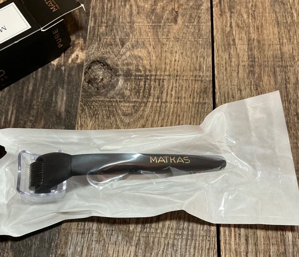 NEW Matkas Microneedle Skin Roller With Replaceable Head Black