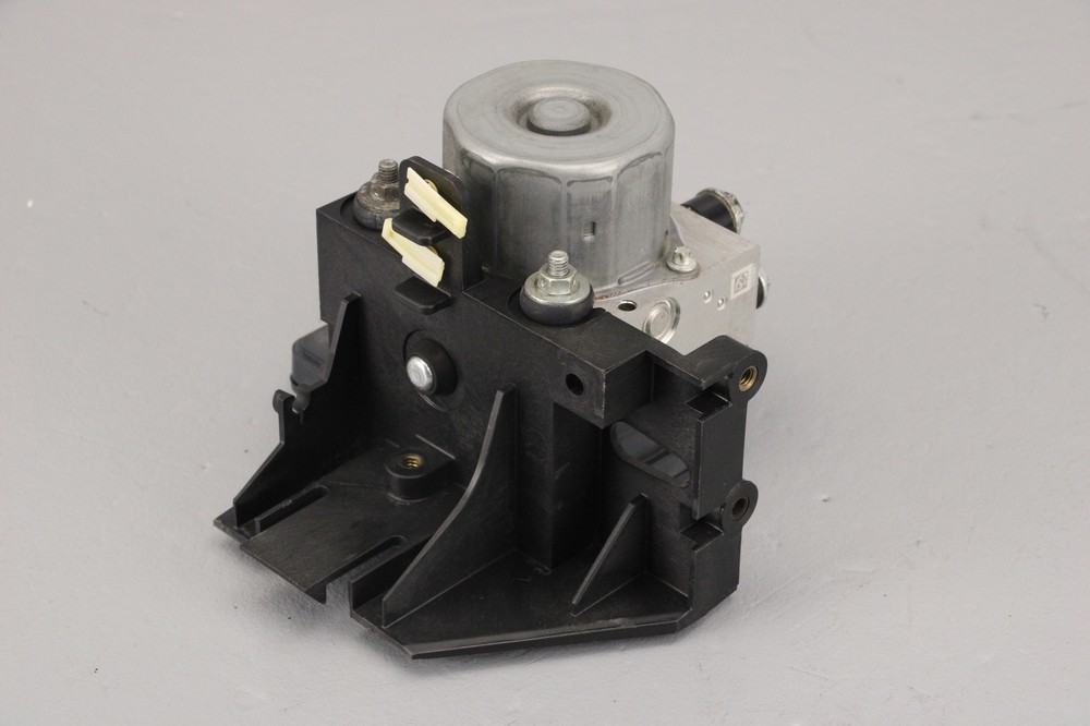 2016 Harley Electra Glide CVO ABS Pump Module Controller Unit HCU 41100013