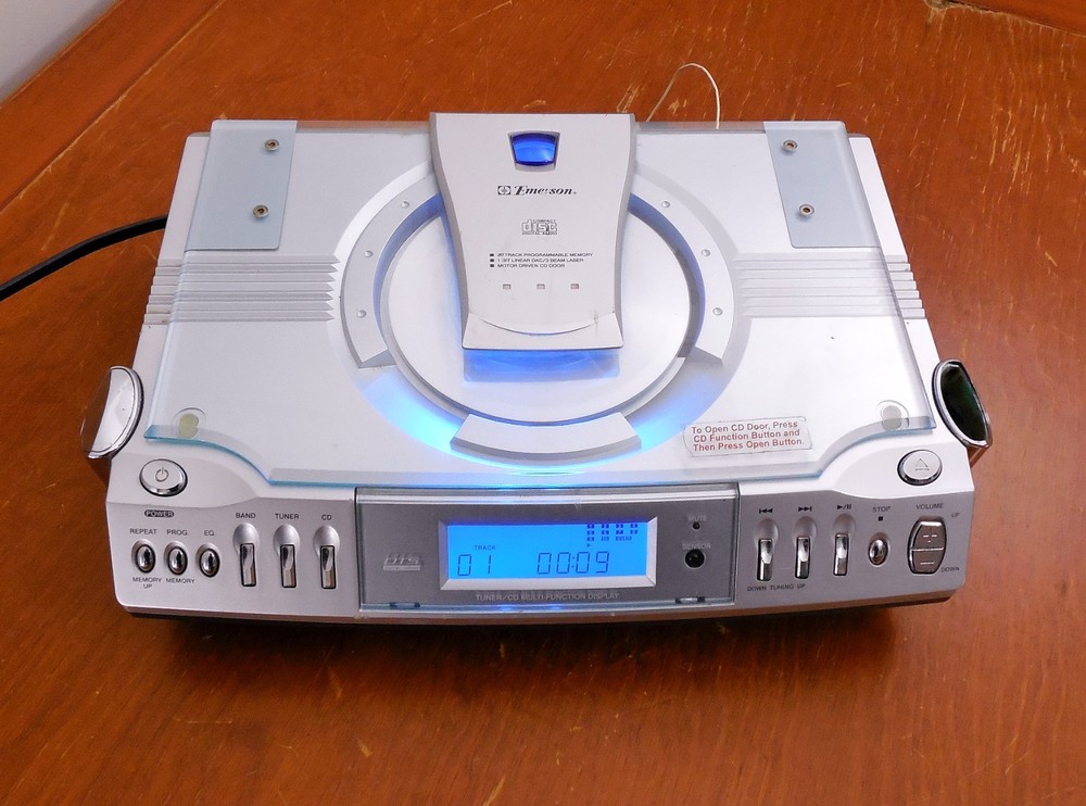 Emerson ES27 Compact Disc Stereo CD Player Tested Door Opens Manually