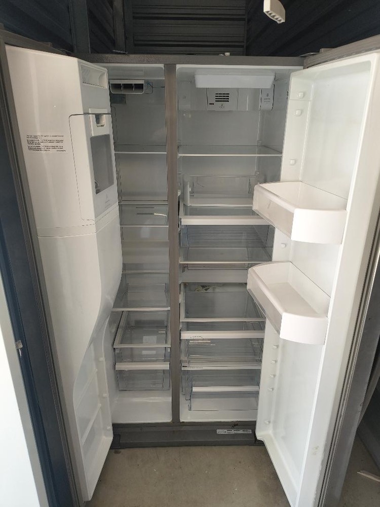 Whirlpool side by side refrigerator /freezer