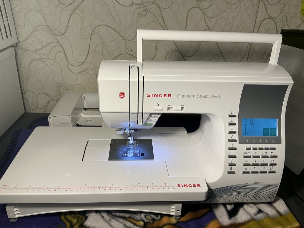 SINGER Quantum Stylist 9960 Computerized Sewing Quilting Machine (White)