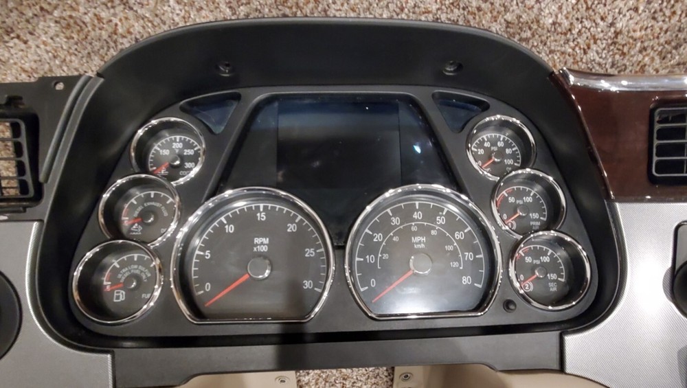 Peterbilt 579 Speedometer Instrument Cluster