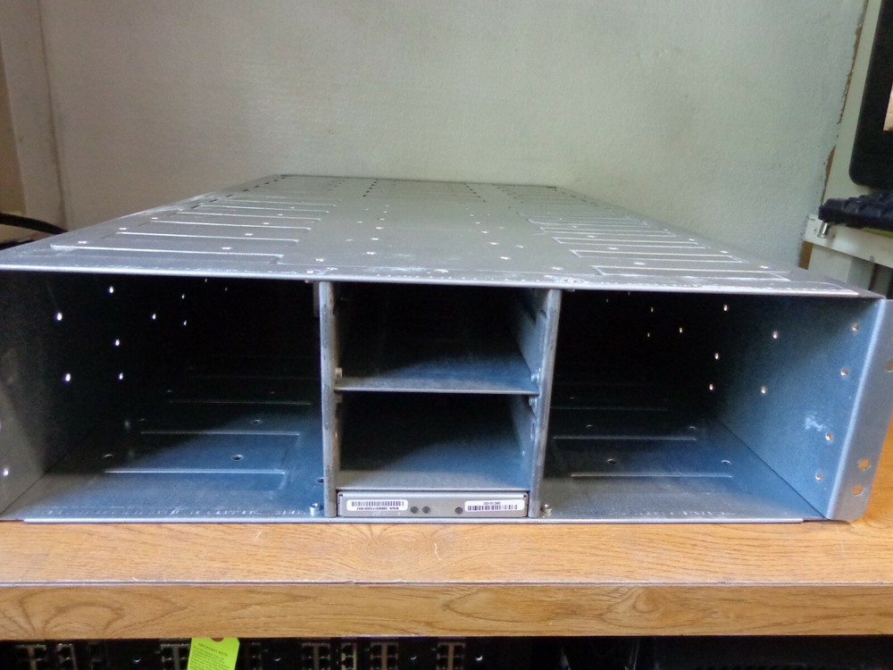 Xiotech ISE 1400 Storage Enclosure Bare Bone System 800807-000 Rack Mount Unit