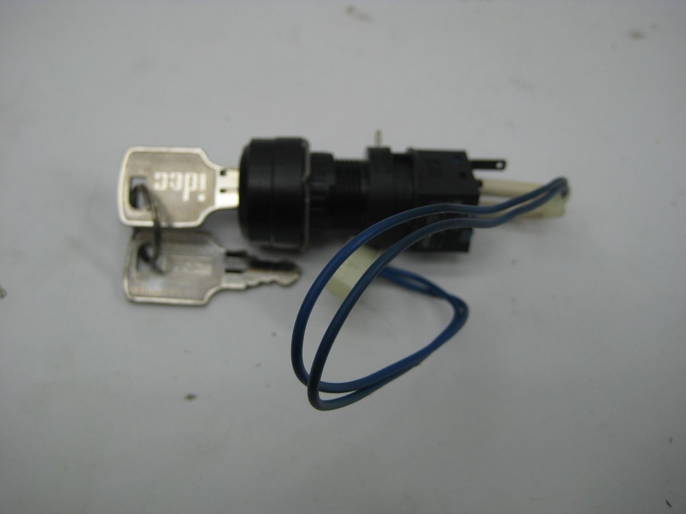 IDEC HA-CI SWITCH KEY (AS PICTURED) NSNP