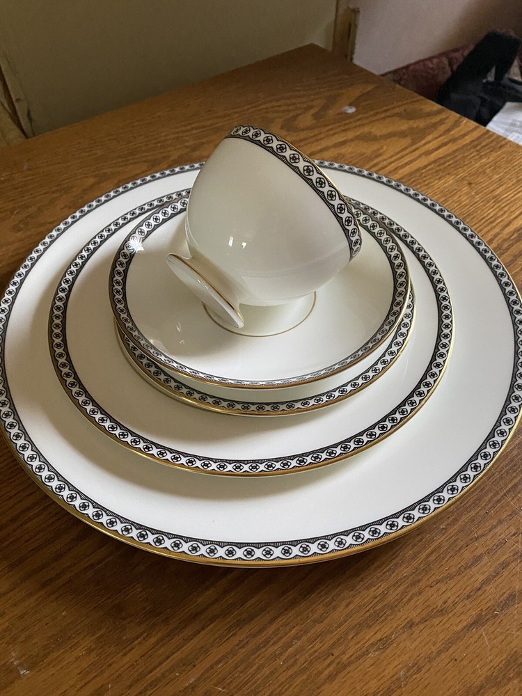 WEDGWOOD ULANDER BLACK BONE CHINA ONE PLACE SETTING/ 4 PCS
