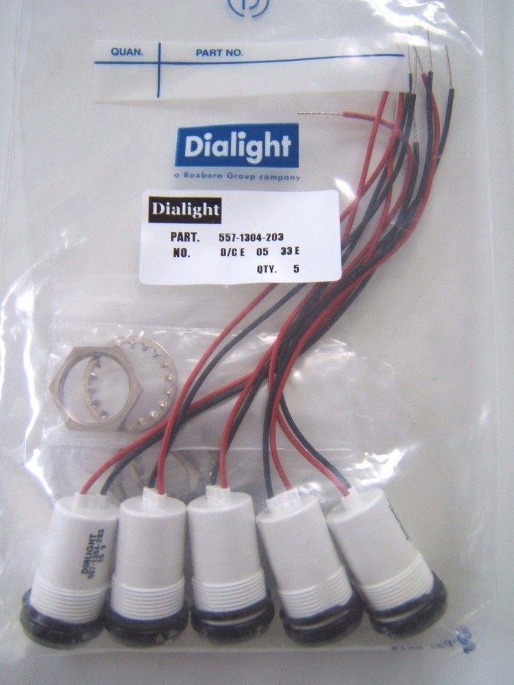 DIALIGHT PANEL LIGHT INDICATOR. 2 PCS  557-1304-203. 28V 'YELLOW'  NOS NEW.
