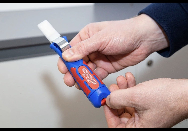 Cable Stripper No. 4-28 H | Cable stipping tool with hooked blade | adjustabl...
