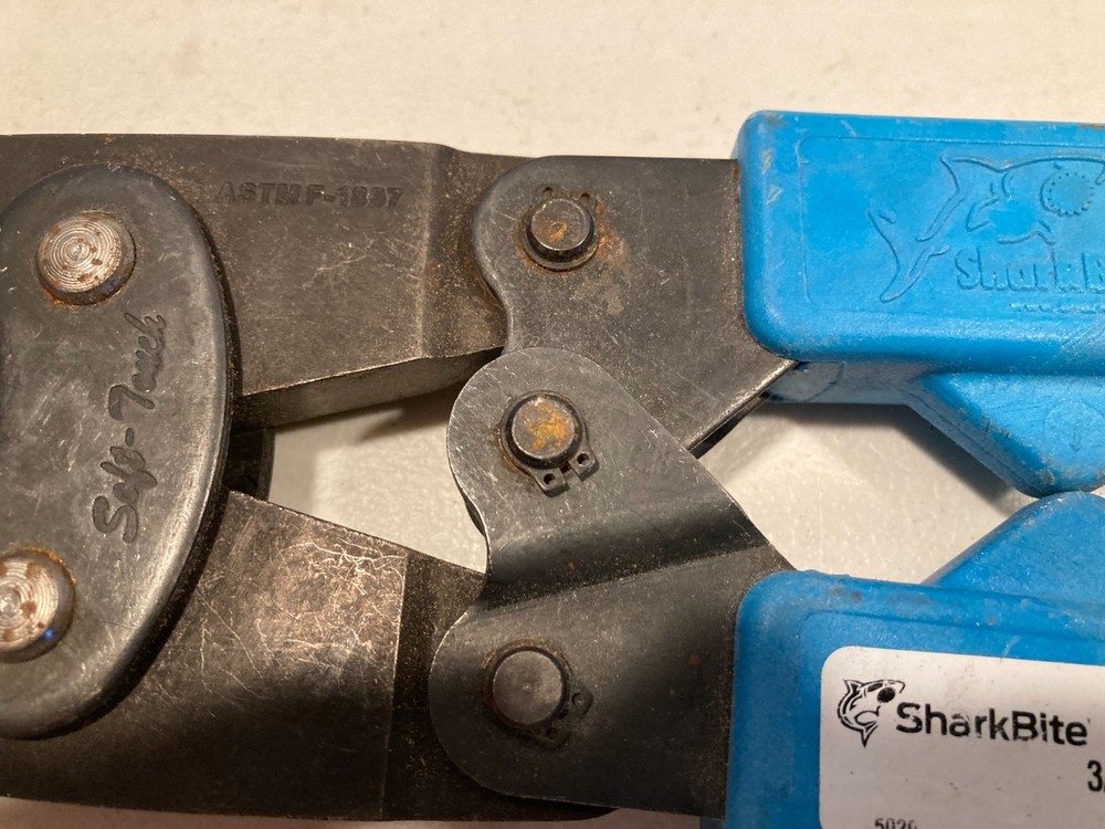 SharkBite Pex Crimp Tool Kit 865896 with PEX crimp tool kit #865896