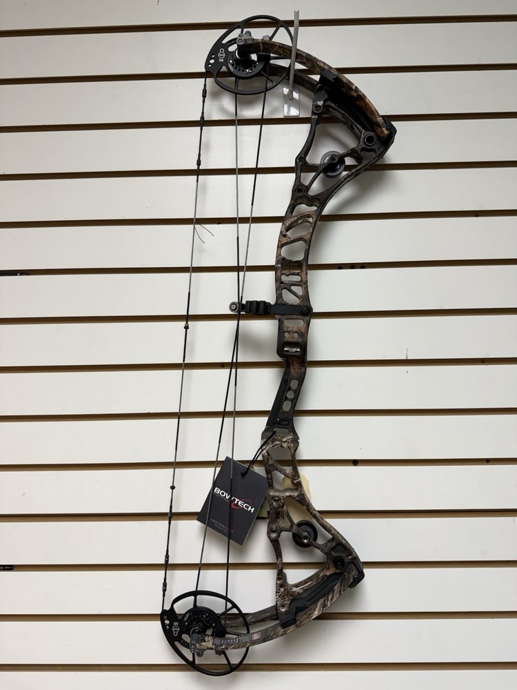 NEW Bowtech Core SR in Camo Right Hand 70# 25-30" Compound Bow