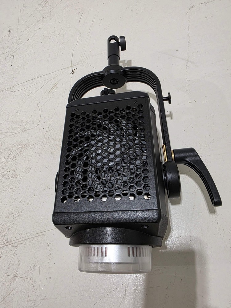 * OPEN BOX GOOD * Godox Knowled M600D Daylight LED Light