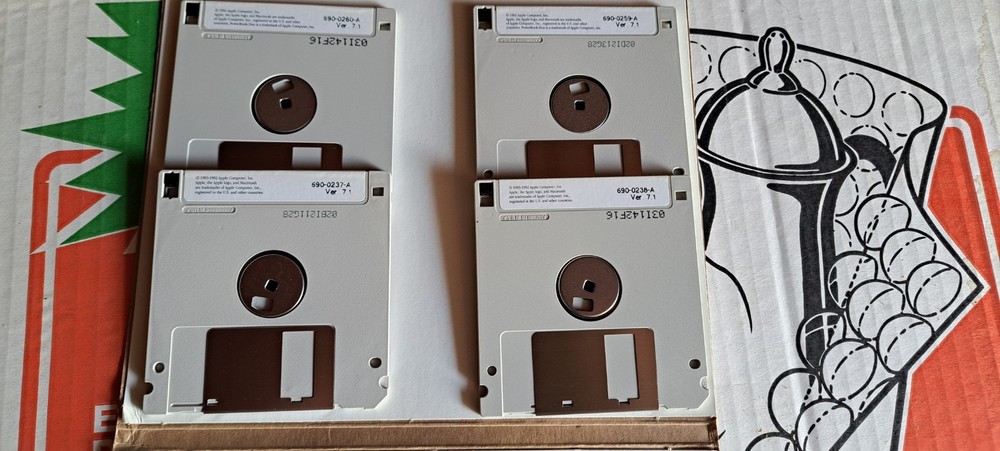 Apple Macintosh System Software 7.0 – Complete Floppy Disk Set 1991