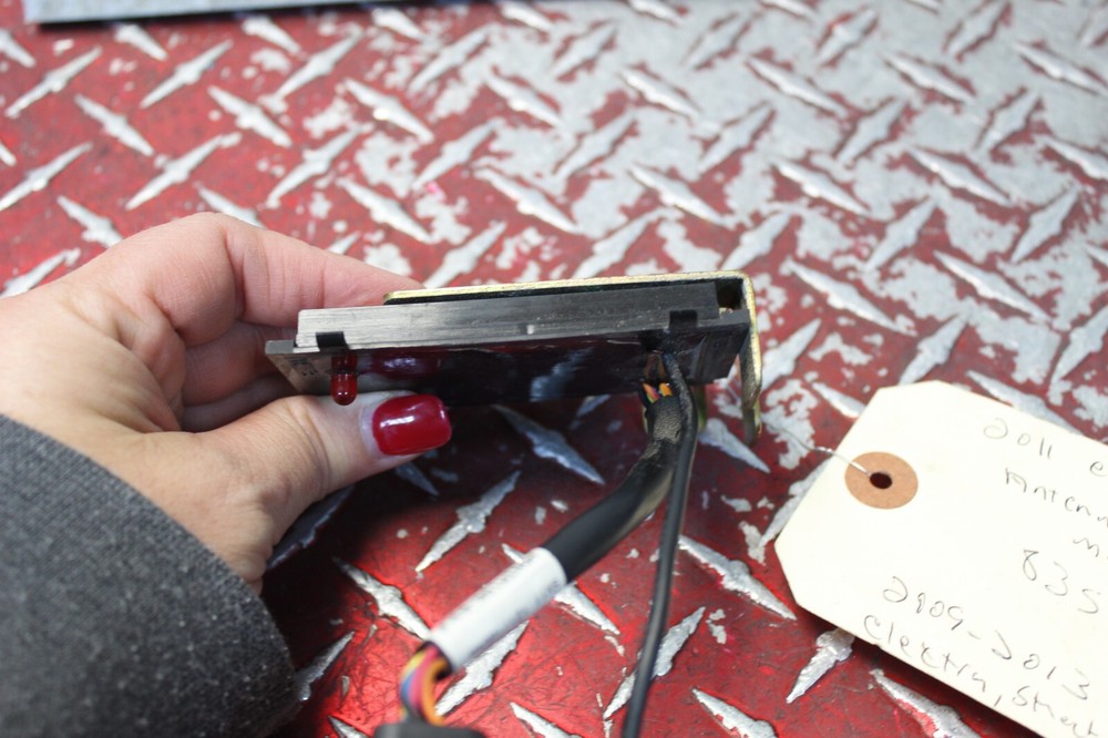 2011 HARLEY ELECTRA GLIDE PN 83537-11 INTERFACE MODULE ANTENNA 2009 - 2013 EG110