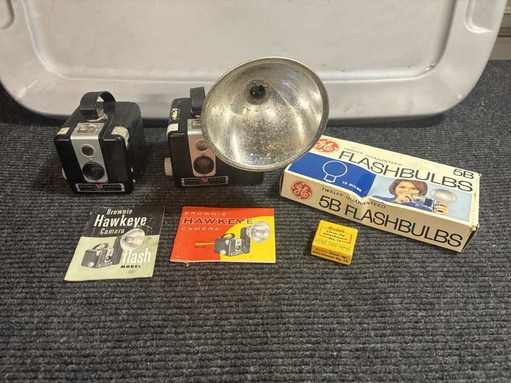 Vintage Kodak Brownie Hawkeye Flash Model with Flash. Untested