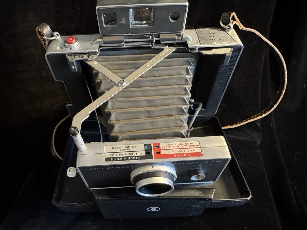 Vintage Polaroid Automatic 100 Land Camera w/ Carry Case & Flash (1966) Untested