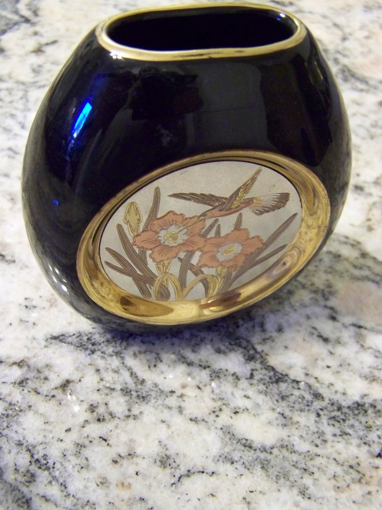 FINE MID-CENTURY JAPANESSE VASE