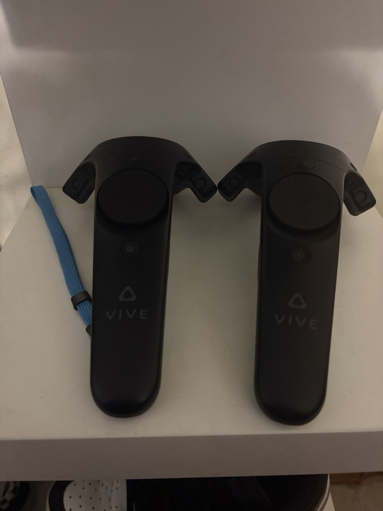 HTC Vive Pro Virtual Reality VR Black Wand Controller + Charger