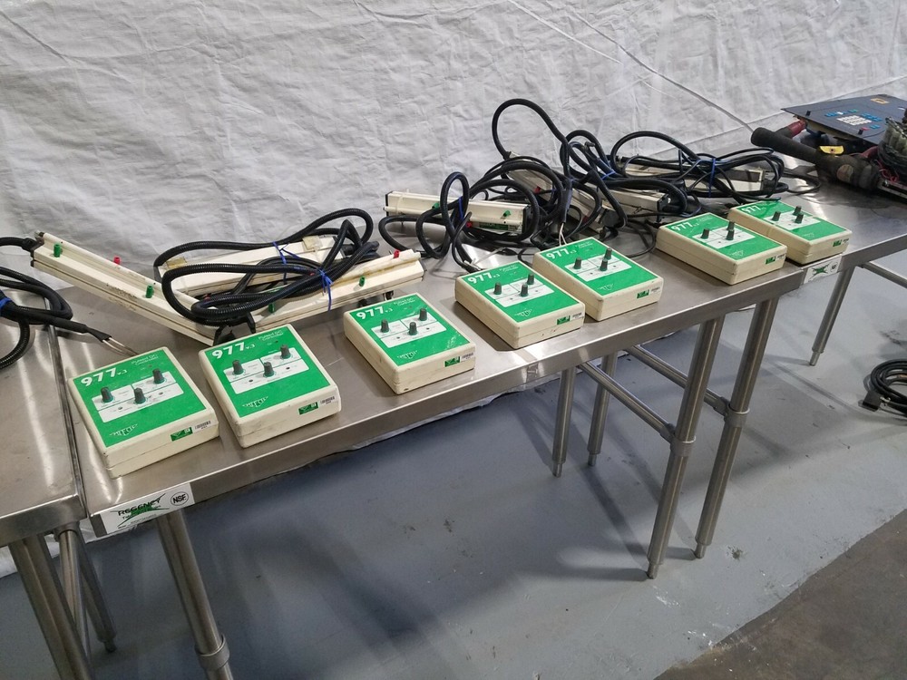 Meech 977 v3 Pulsed DC Controller with 976 Static Eliminator Ionizing Bar