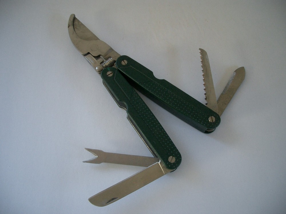 Folding Garden Multi-Function Multi-Tool with Belt Pouch