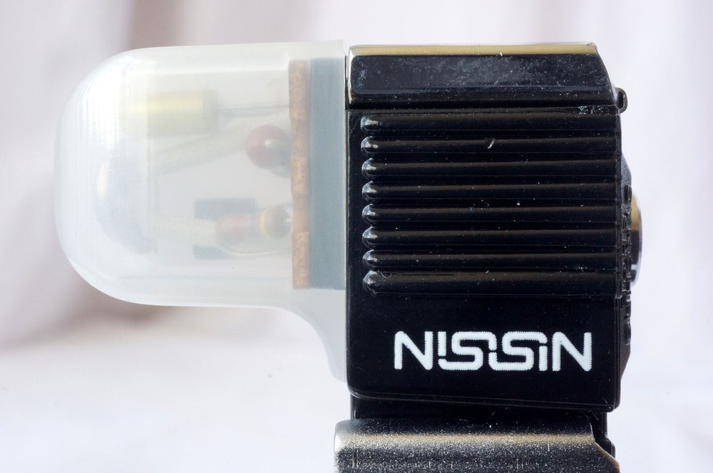 NISSIN SYNCHRO EYE MICRO CAMERA FLASH SLAVE with SUCTION CUP GOOD WORKING ORDER