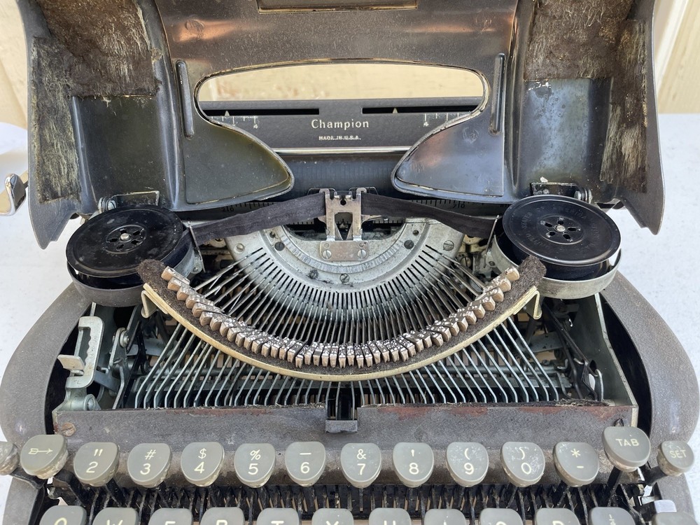 Underwood Champion Typewriter With Case - Read Description