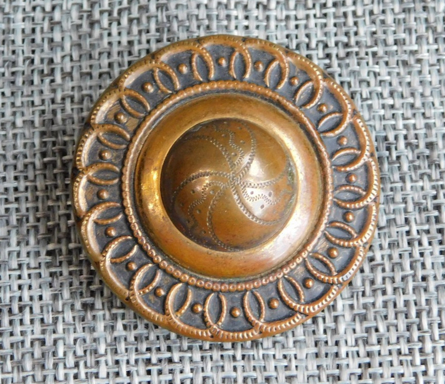 Antique Vtg  Button  Aprx: 1-1/2" #621-D