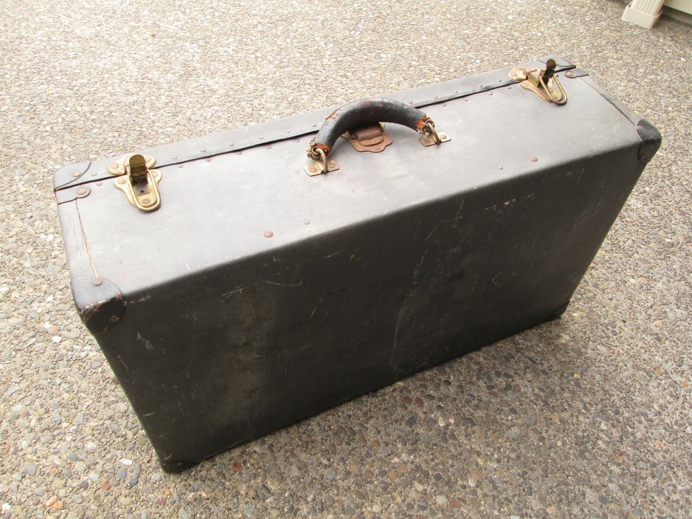 Herkert & Meisel Suitcase or Salesman display case