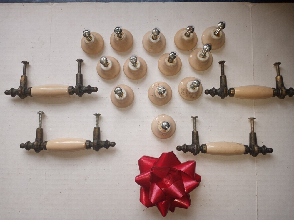 17  CABINET Hardware porcelain handles and knobs set