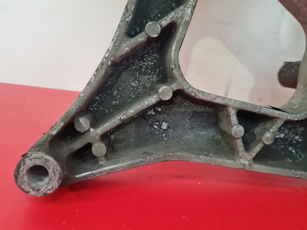 2012 YAMAHA YP 125 EXHAUST BRACKET