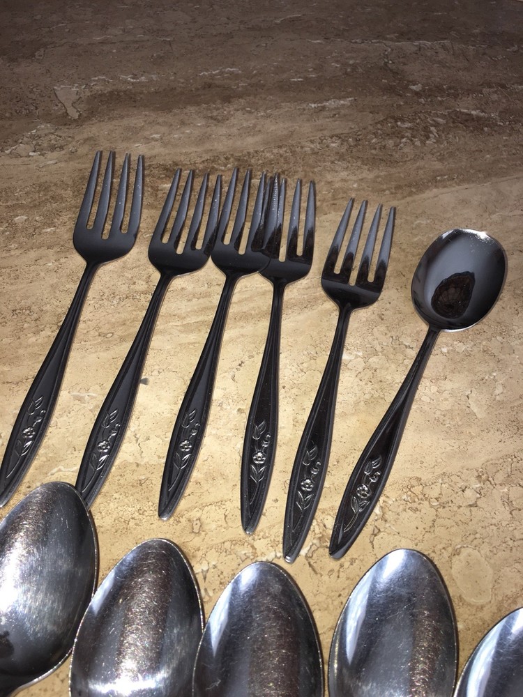 18 STAINLESS JAPAN G Flatware Floral Pattern