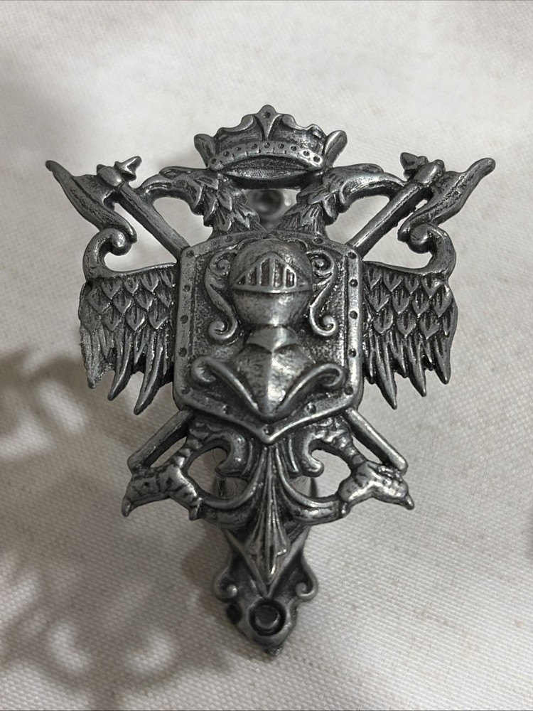 WALL HANGER - MODEL SHIELD