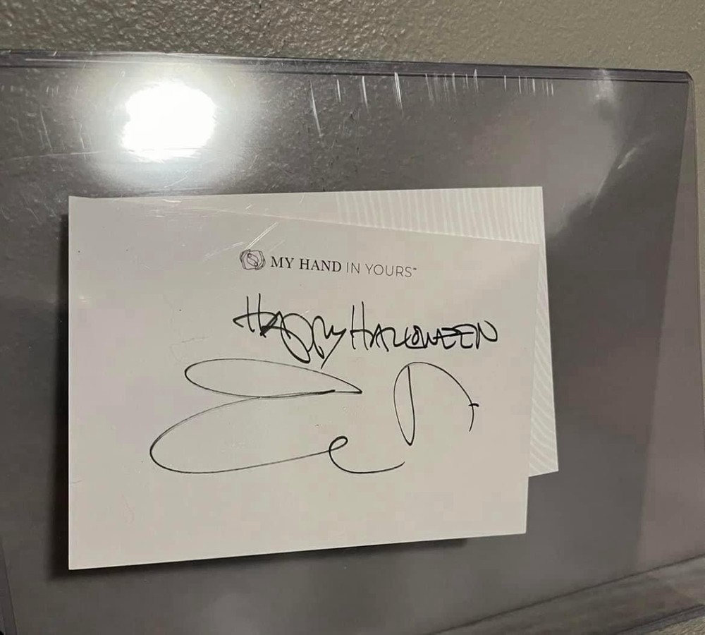 JAMIE LEE CURTIS SIGNED CARD HALLOWEEN