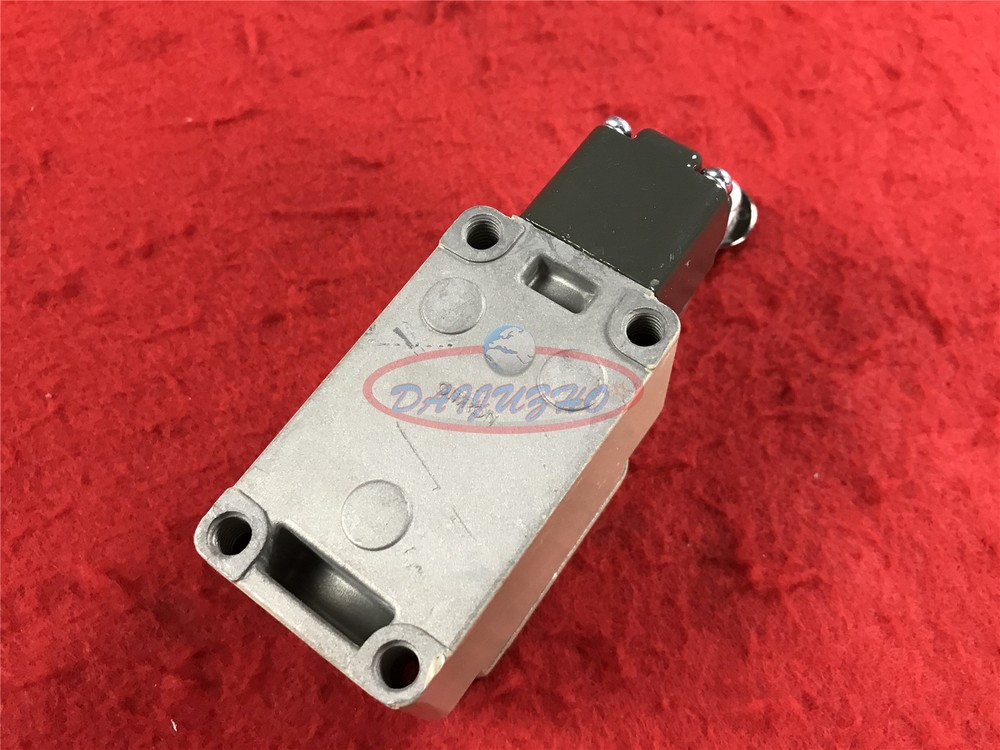 ONE WLCA2-2 WLCA22 OMRON Limit Switch