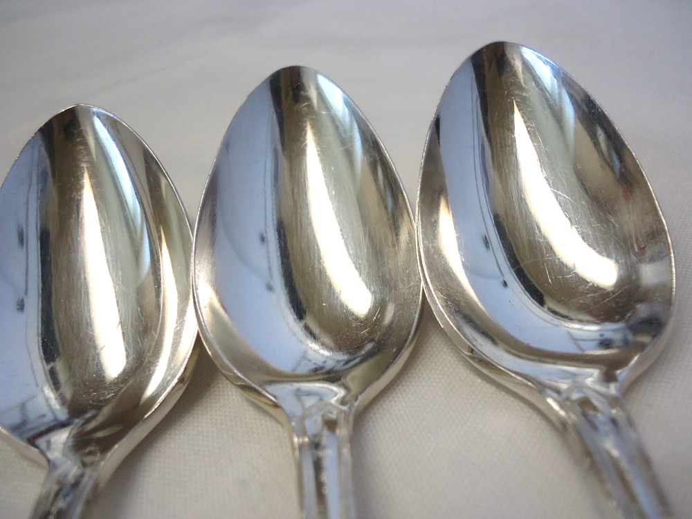 COMMUNITY PLATE HAMPTON COURT SILVERPLATE 15-PIECES