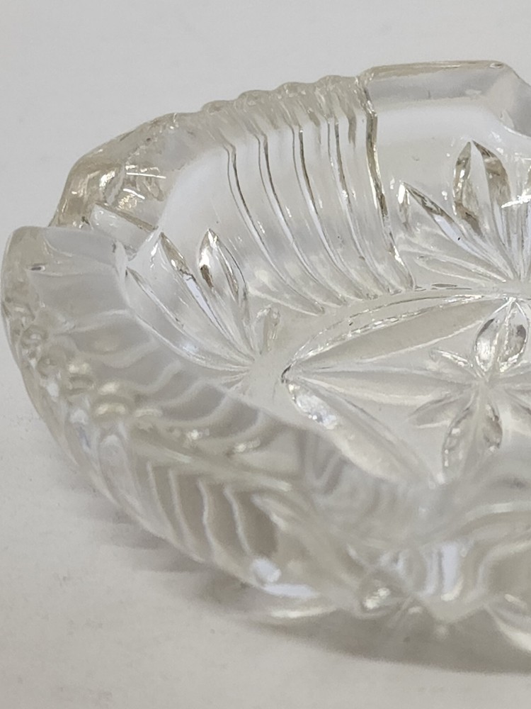 Glass Round Ashtray Clear Patterned Textured 4 Slots Smoking
