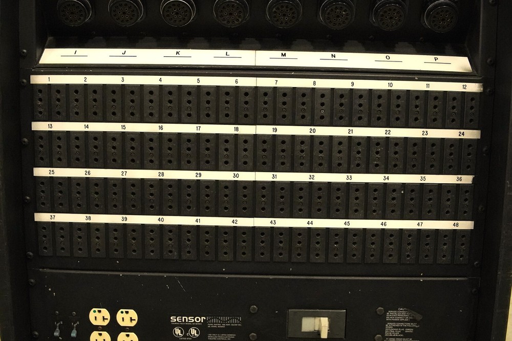 ETC Sensor Dimmer 48 Channel Light Stage Lighting Theater Rig - With Modules