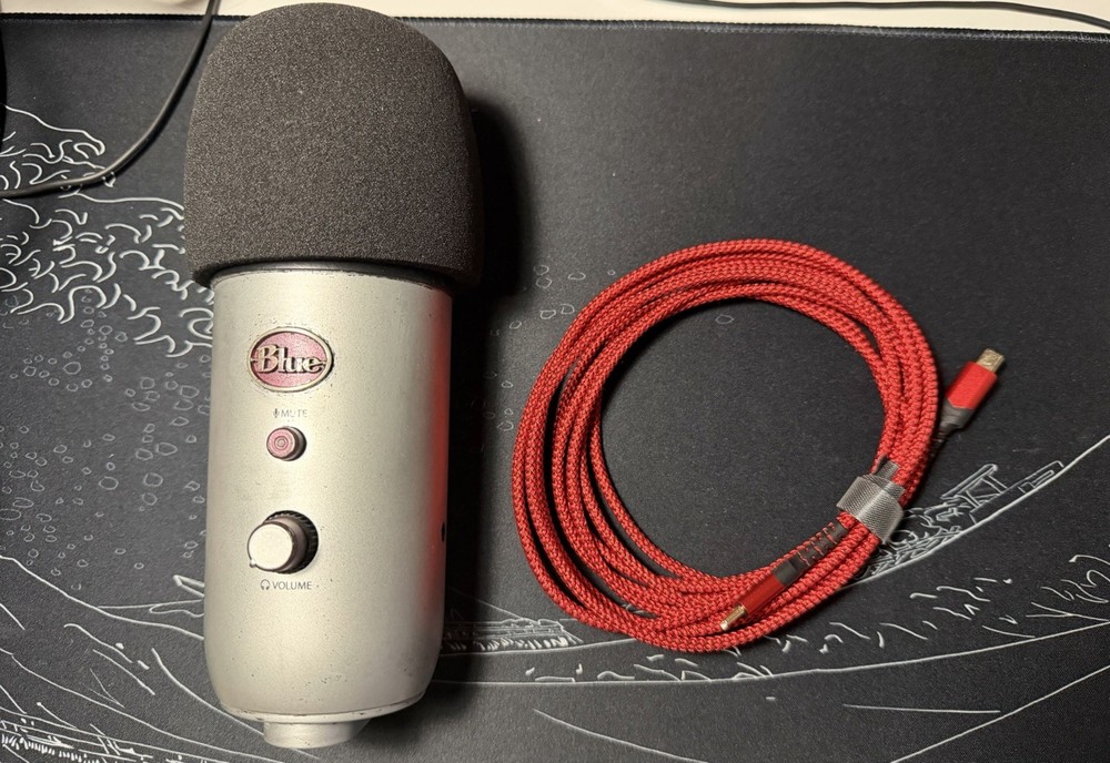 Blue Yeti USB Microphone Silver