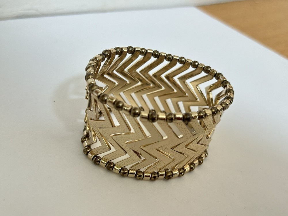 Goldtone ZigZag Stretch Bracelet Great Condition