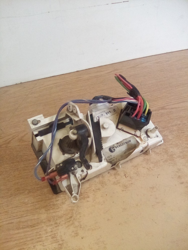 2004 Mack OEM Climate Control "READ DESCRIPTION"