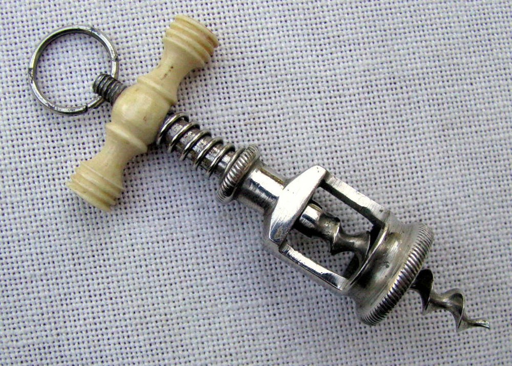 FINE ANTIQUE SMALL 2 ½” INCH LONG MINIATURE CORKSCREW