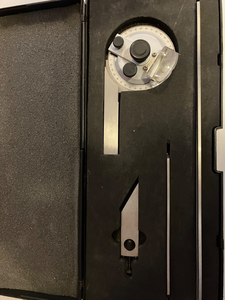 Preowned Universal Bevel Protractor Complete. In very nice condition. see note!