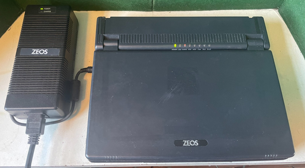 Vintage Zeos Model S99105-000 Personal Computer, Laptop, Notebook w/Software, PS