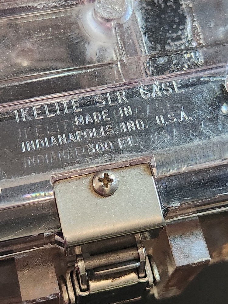 Ikelite Underwater Camera SLR Case/Housing 300 Ft. Depth Untested