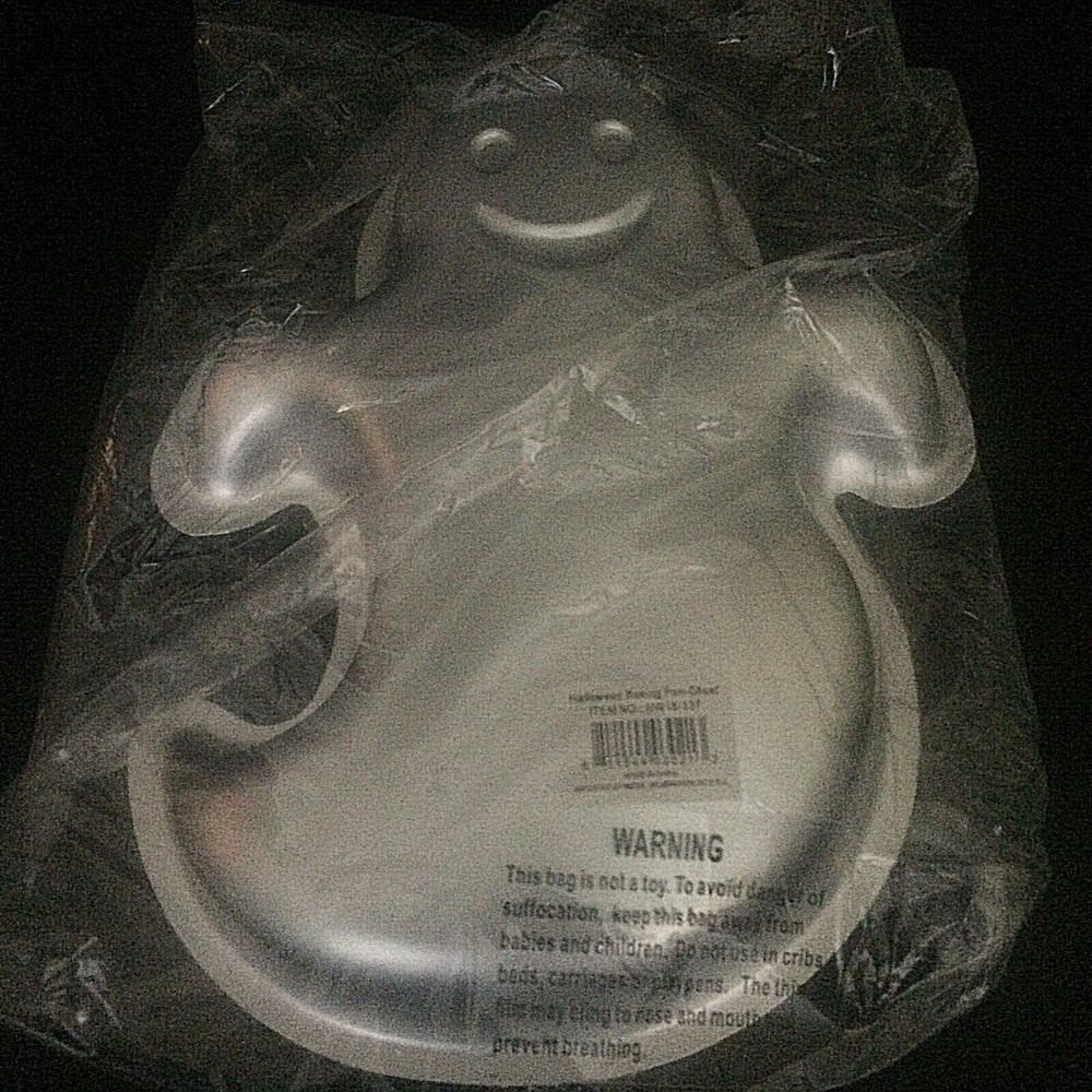 Ghost Cake Halloween 10" Baking Pan Mold Goblins Parties Wall Decor
