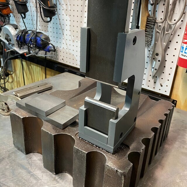 Blacksmith G2 Guillotine Tool Use for Round or Square Shoulders